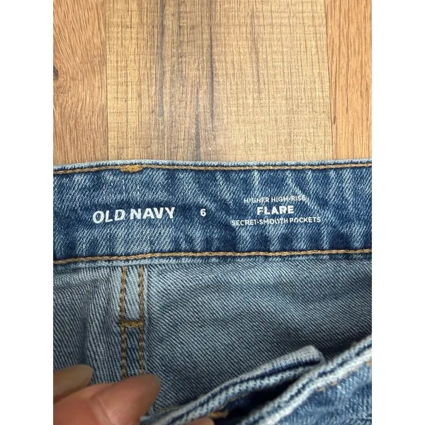 Old Navy Higher High-Rise Flare Jeans Women's 6 Medium Wash Stretch Denim - Image 5
