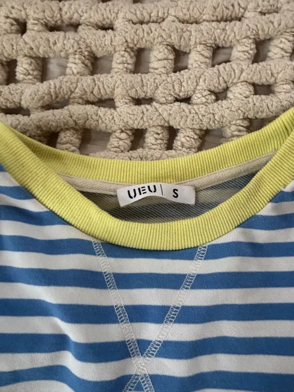 Amazon crewneck  - Image 2