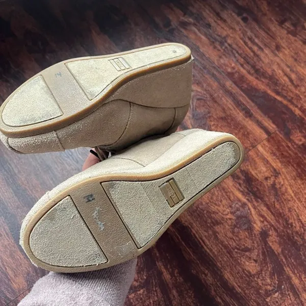 TOMS Desert Wedge Taupe Suede Lace Up Ankle Booties Boots Tan W7 - Image 10
