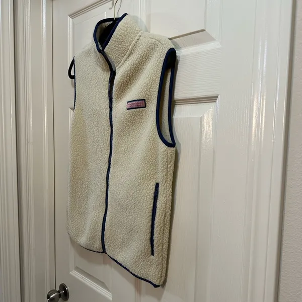 Vineyard Vines sherpa vest cream with navy accents size XS - Image 3