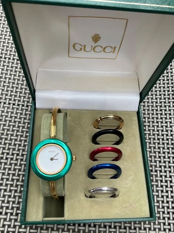 Beautiful GUCCI bangle watch w/ set of colorful bezels ❤️💛🤍💚💙🖤 - Image 5