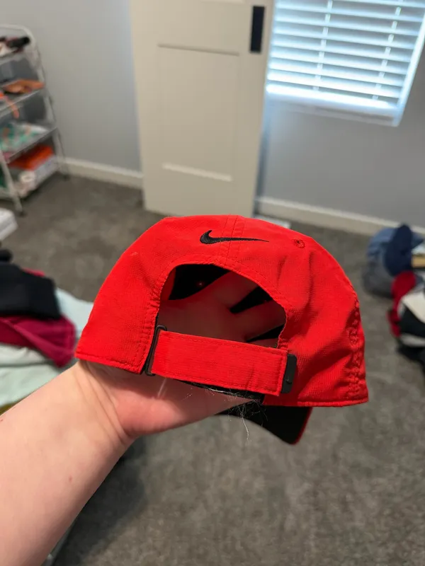 red nike hat - Image 2