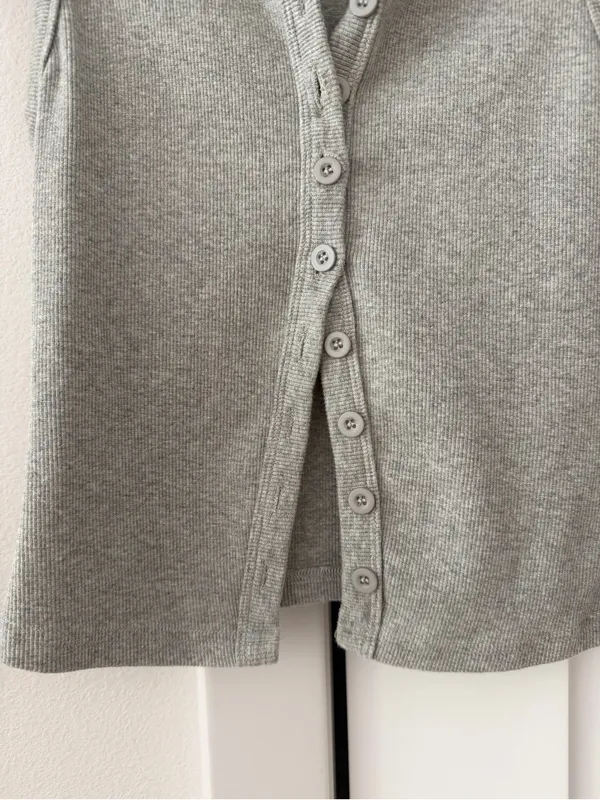 Edikted Gray Ribbed Button-Front Sleeveless Tank - Image 3