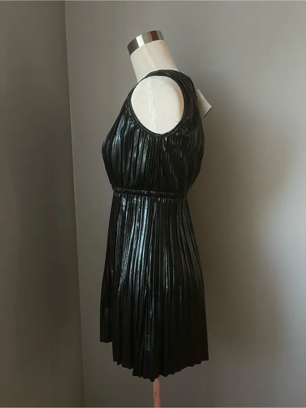 MIA Black Sleeveless Pleated Mini Dress - Image 2