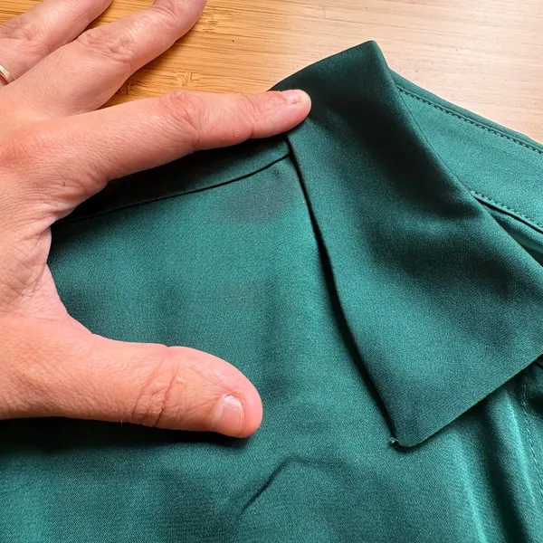 J.Crew Drapey Satin Button Up Top Medium Green Long Sleeve Collared Shirt Preppy - Image 9