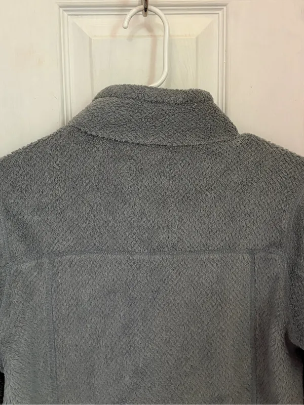 Patagonia Women’s Re-Tool Snap-T Pullover in Grey with Light Pink Trim - Image 5