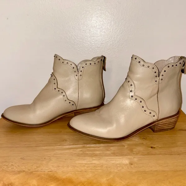 Nine West Cream Leather Studded Ankle Boots 6M Coastal Cowgirl Western Booties - Image 4