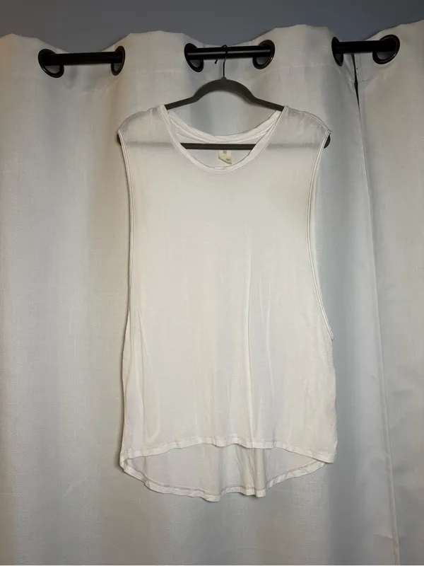 We The Free White High Low Muscle Tank Size Small - Image 7