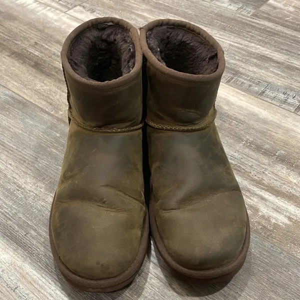 UGG Classic Mini Leather Bomber Boot - Image 2