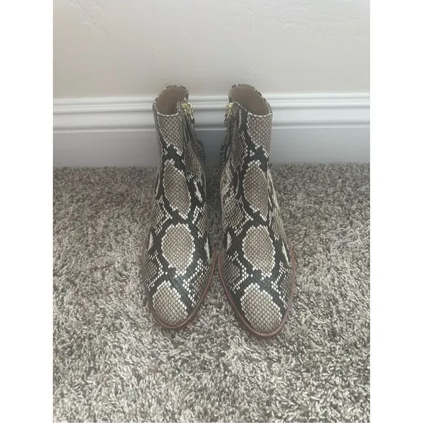NWT TALBOTS VIA CHAINLINK DETAIL ANKLE BOOTS Size 8.5- EMBOSSED LEATHER - Image 2