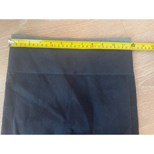 Vuori Helix Seamless Leggings Size XS The Rise The Shine Gray Black - Image 4