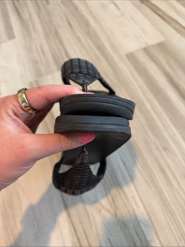 FitFlop Flip Flops Black Size 8.5 - Image 7