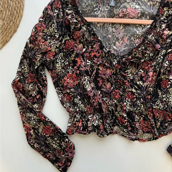 Aqua‎ Floral Ruffled Neck LOng Sleeve Top Size Small - Image 3
