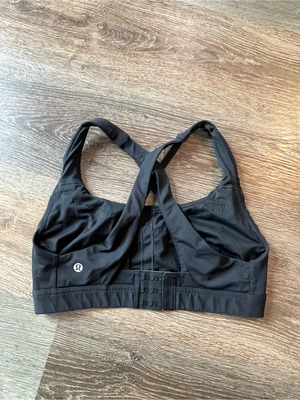 lululemon athletica Black Cross-Back Sports Bra Stash It All Size 8 - Image 2