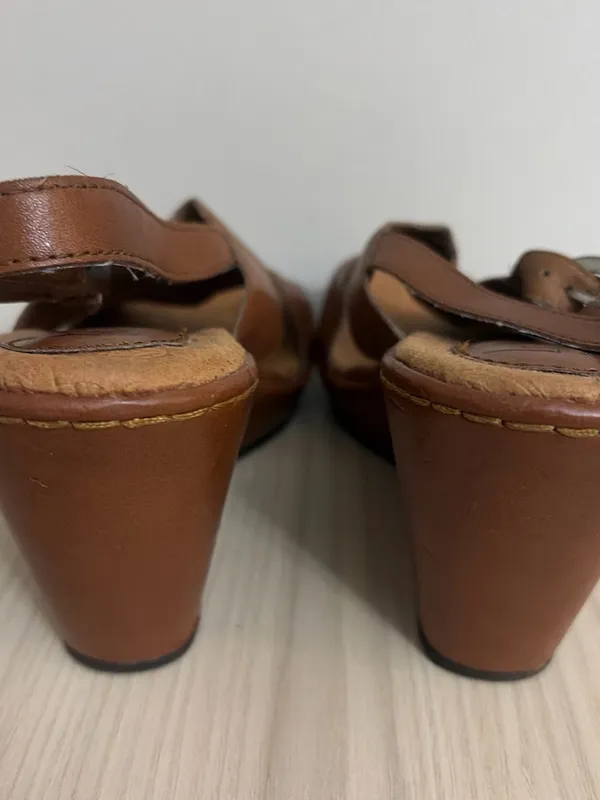 Comfortable Brown Leather Slingback Sandals - Brand: b.o.c.size 8 - Image 7