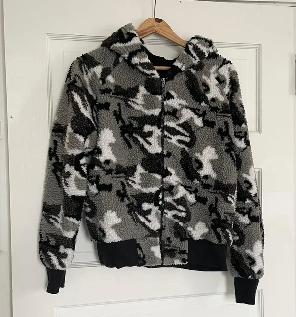 Strut this Black Camo Sherpa Abby Jacket - Image 2