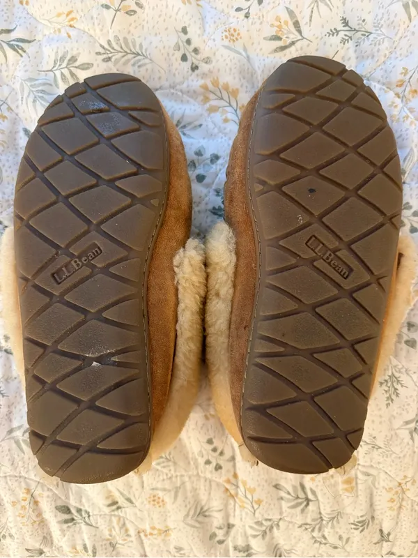 L.L. Bean Chestnut Brown Wicked Shearling Lined Suede Moccasin Slippers W7 - Image 3