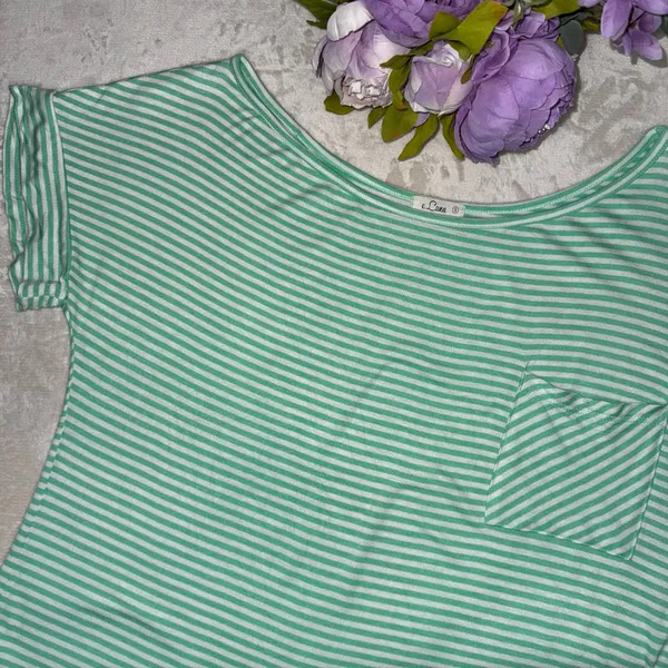 Boutique Green and White Off-the-Shoulder Top - Image 11