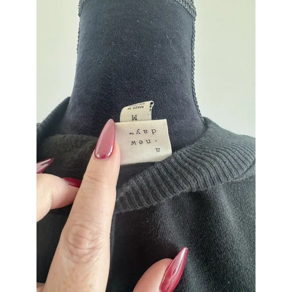 A New Day Women's Black Cropped Sweatshirt Long Sleeve Pullover Size M - Image 4