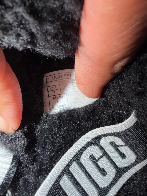 UGG black Fluff Yeah flatform slippers Sz 7 - Image 4