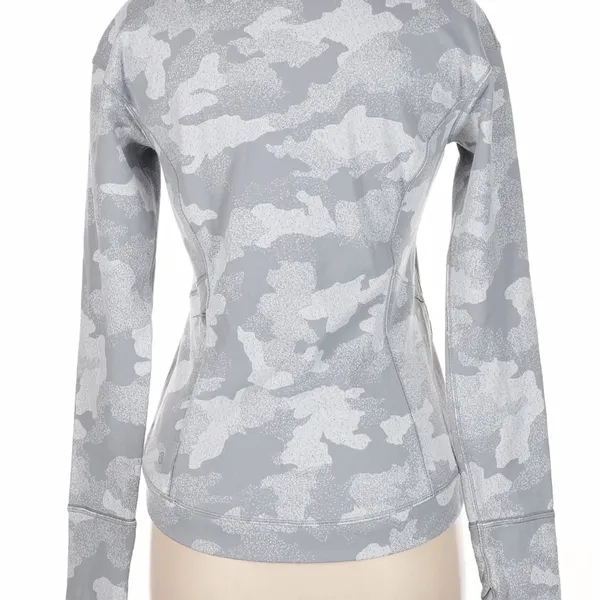 1011. Lululemon close to crossing ls rulu sz 4 nwt - Image 2