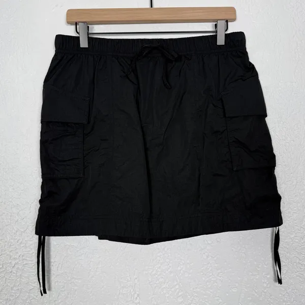 Lululemon Nylon Cargo Mini Skirt Black Size Large - Image 2