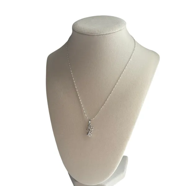Silver Clover Pendant Necklace Dainty Minimalist Lucky Charm Jewelry - Image 5