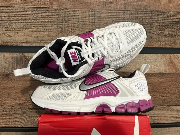 Vermeros Nike 6.5 youth, 8 women - Image 3