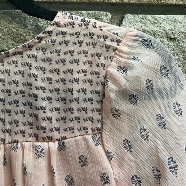 Abercrombie & Fitch flowy boho light pink print tassel top blouse medium - Image 8