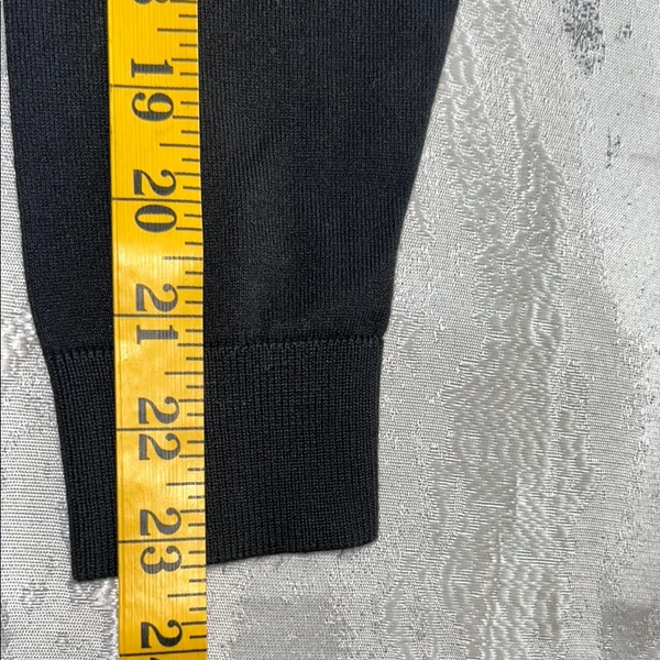 Zara Women's Black Crewneck Sweater - Image 12