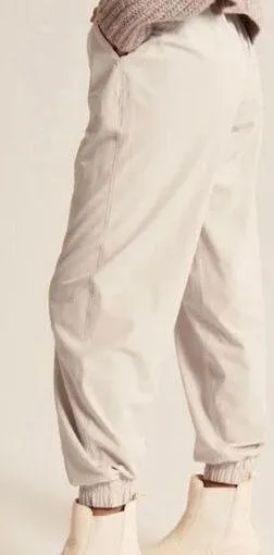 Abercrombie & Fitch Traveler Apres pant with jogger style bottom in cream L - Image 2