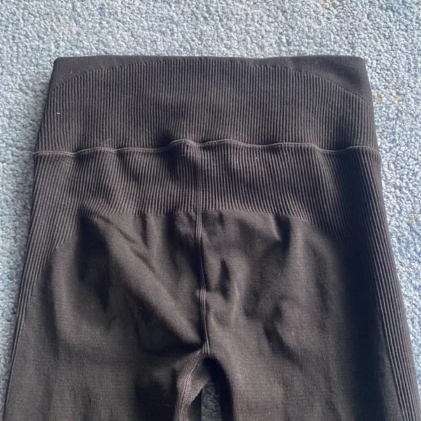 Lululemon Leggings Black with rubbing details - Image 3