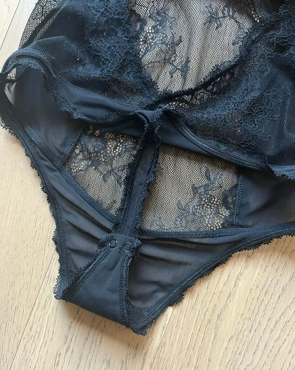 Abercrombie Black Vintage Lace Bodysuit - Image 7