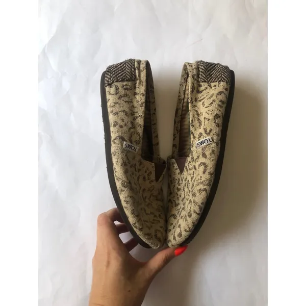 women’s Flats slip on shoes size W8 - Image 3