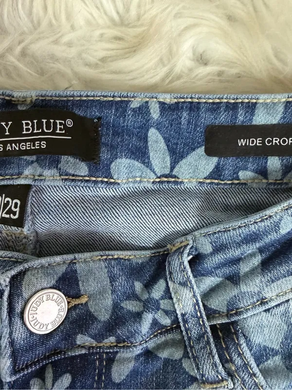 Judy Blue Wide Crop Floral Jeans Size 9/29 Daisy Daze JB88772MD Raw Hem - Image 5