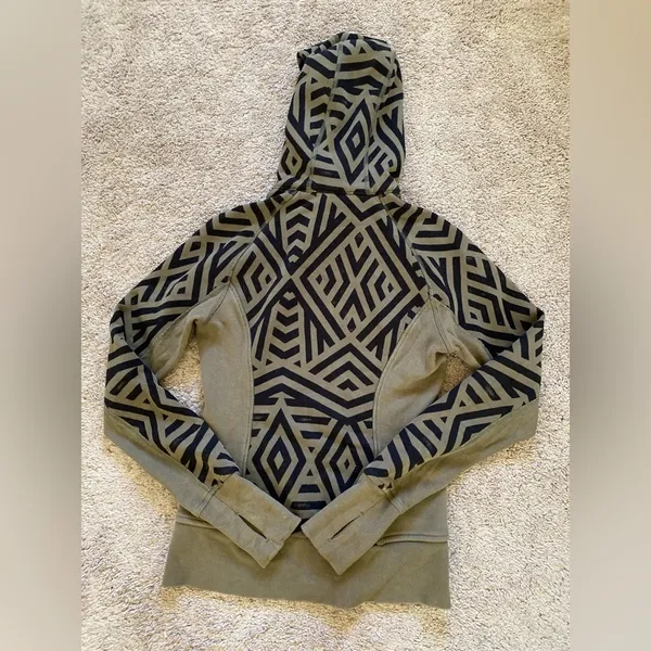 Lululemon women’s size 4 jacket - Image 4