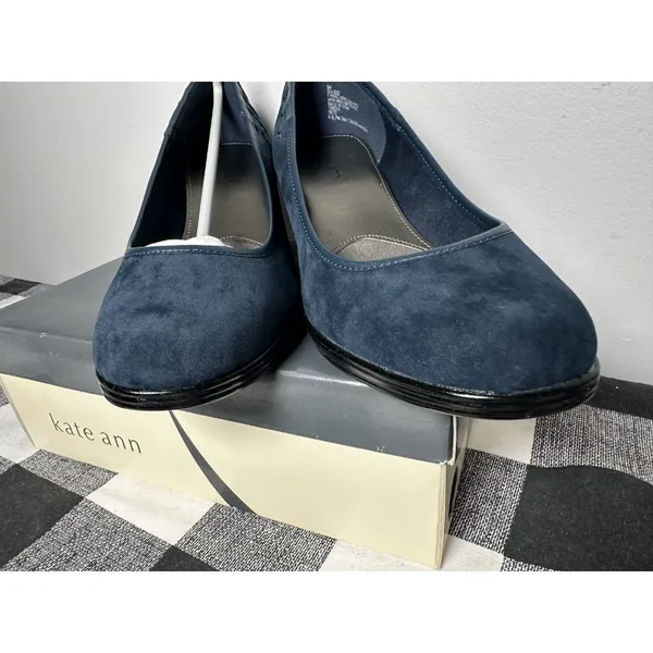 New Size 8 M Kate Ann Leah Mid‎ Wedge Pump Comfort Shoe Pleated Suede Blue - Image 13