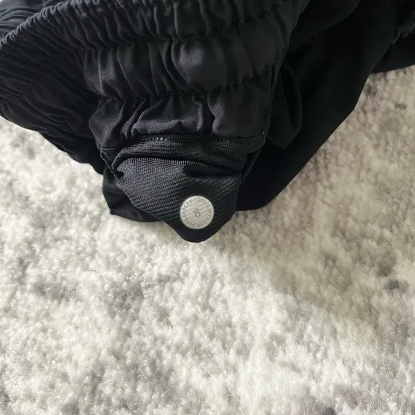 Lululemon Hotty Hot Short II *2.5" - Image 4