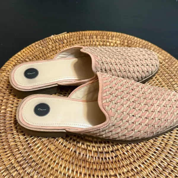 Journee Signature‎ Collection Perri Weaved Leather Mules - Image 4