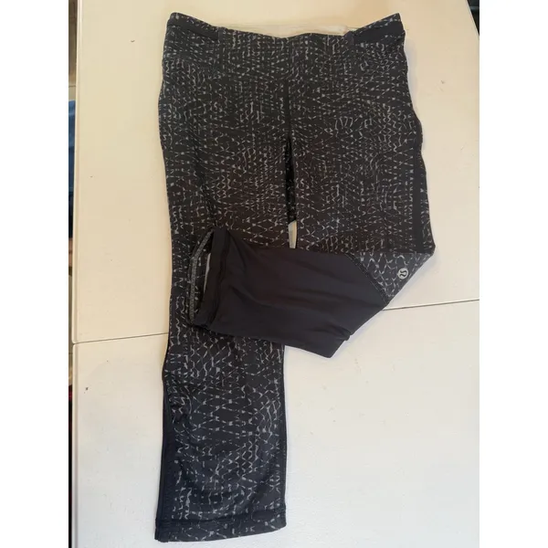 lululemon black gray crop capri mesh leggings mid rise sz 2 - Image 2