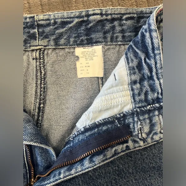 VINTAGE WRANGLERS// blue and pink threading - Image 6