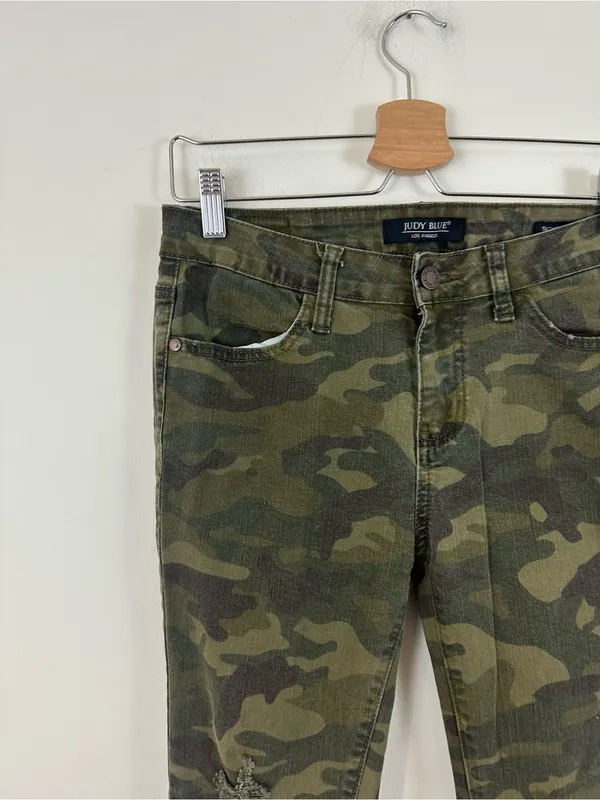 Judy Blue Skinny Camo Distressed Jeans Skinny Fit Size 9/28 Women's - Image 2