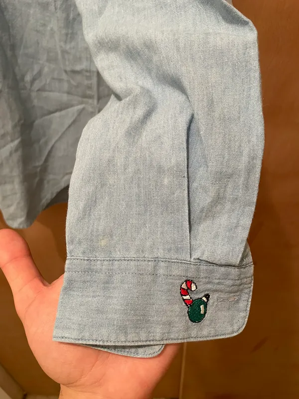 Vintage Christmas holiday stocking embroidered light wash denim shirt size small - Image 5