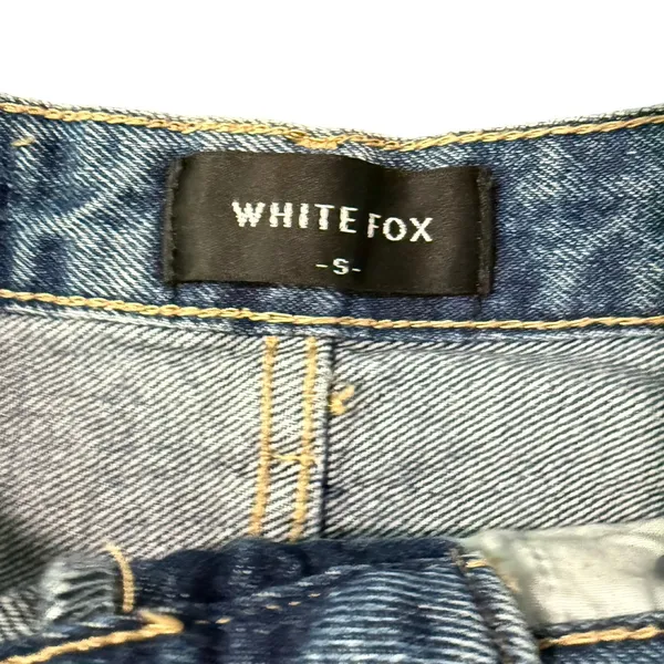 White Fox Light Wash High Rise Distressed Denim Straight Mom Jeans Size S 26" - Image 9