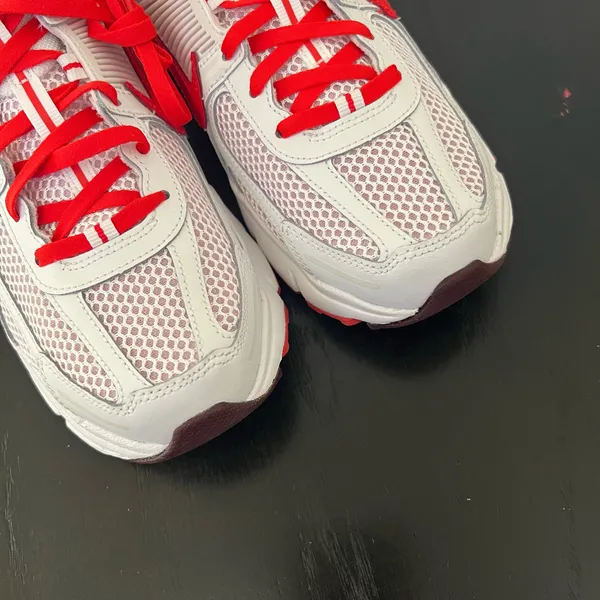 New NIKE Vomero 5 GS 'Valentine's Day 2025' - Image 4