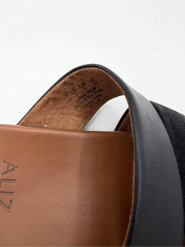 Naturalizer Kellie black leather flat slip on sandal women’s 7 casual classic - Image 2