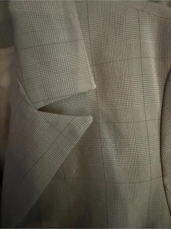 Express Women's Light Gray Plaid Two-Piece Suit Jacket & Pants - Image 3