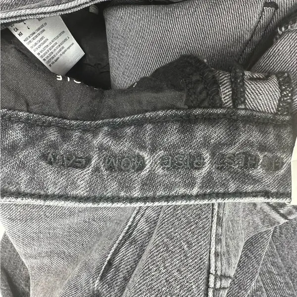 American Eagle highest rise mom jeans size 4 NWT grey distressed denim - Image 8