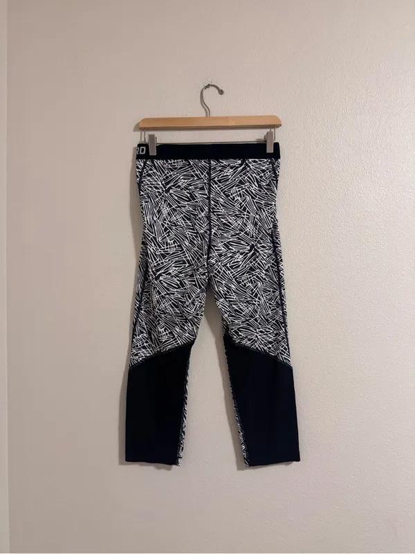 Nike Black & White Patterned Leggings - Image 3