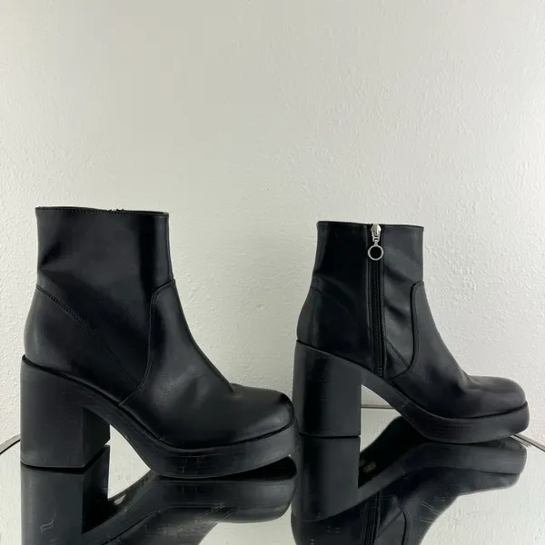 Dirty Laundry Black Faux Leather Edgy Grunge Groovy Chunky Platform Ankle Boots - Image 3